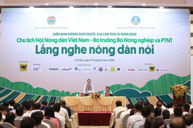 Chủ tịch Hội Nông dân Việt Nam Lương Quốc Đoàn giải đáp những thắc mắc và trăn trở của người nông dân.