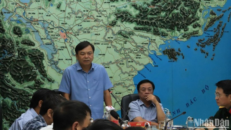 Theo Thứ trưởng Nguyễn Hoàng Hiệp, bão Trami đang rất mạnh ở trên biển cùng lượng mưa rất lớn.