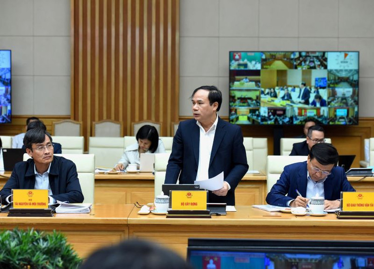 Đại diện lãnh đạo Bộ Xây dựng phát biểu. Đại diện lãnh đạo Bộ Xây dựng phát biểu.