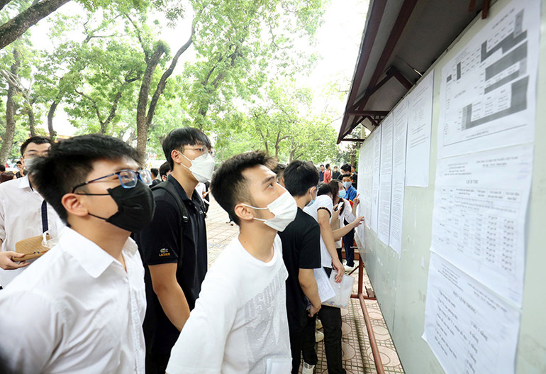 Học sinh dự thi tốt nghiệp THPT năm 2022 tại Trường THPT Phan Đình Phùng, Hà Nội. (Ảnh DUY ĐĂNG)