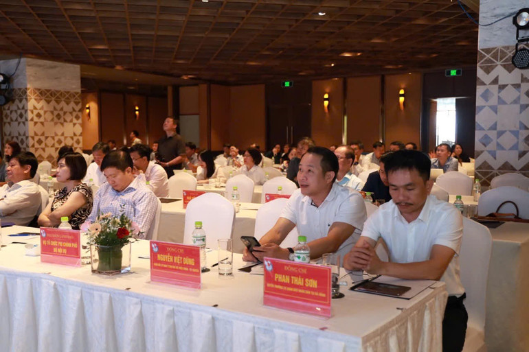 Các đại biểu dự hội nghị.