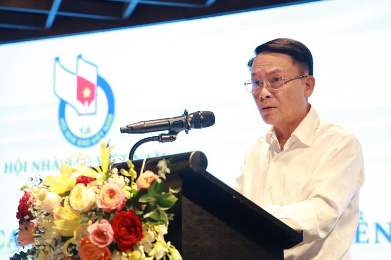 Phó Chủ tịch Thường trực Hội Nhà báo Việt Nam Nguyễn Đức Lợi phát biểu khai mạc hội nghị.