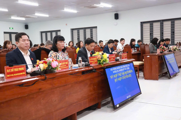 Các đại biểu dự kỳ họp Hội đồng nhân dân tỉnh Phú Yên lần thứ 24.