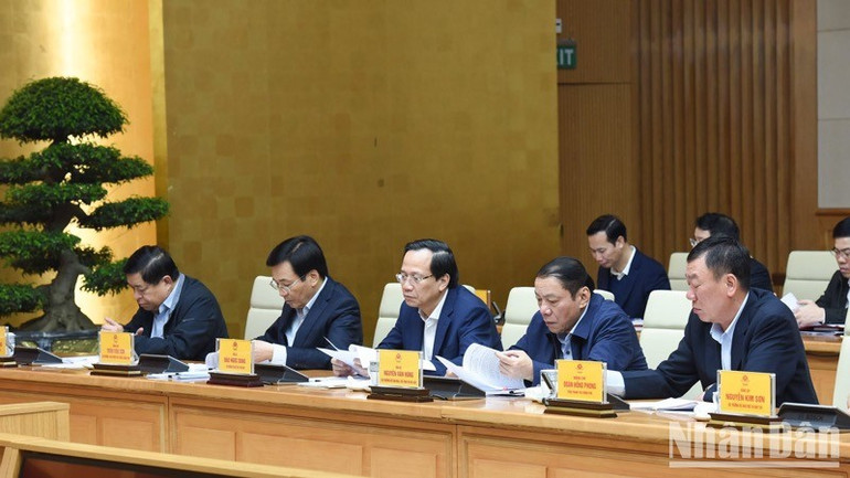 Lãnh đạo các bộ, ngành Trung ương là thành viên Tiểu ban Kinh tế-Xã hội Đại hội lần thứ XIV của Đảng tham dự phiên họp. (Ảnh: TRẦN HẢI)