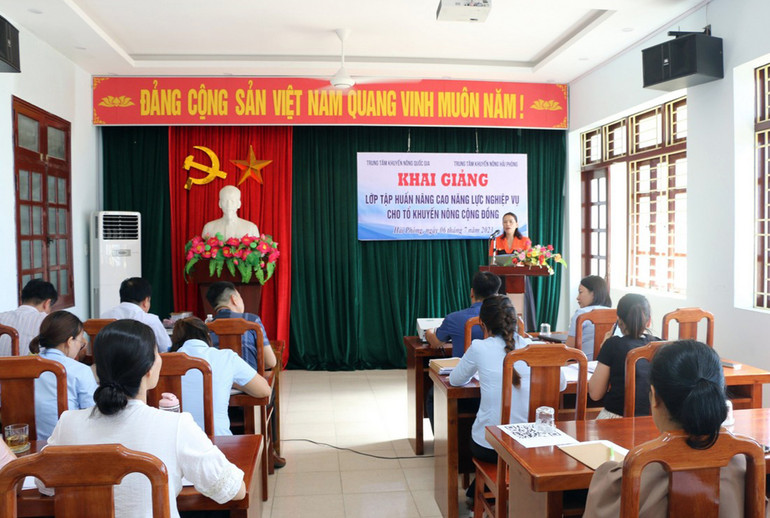 Trung tâm Khuyến nông quốc gia phối hợp Trung tâm Khuyến nông Hải Phòng tổ chức lớp tập huấn nâng cao năng lực nghiệp vụ cho các tổ khuyến nông cộng đồng tại thành phố Hải Phòng. (Ảnh: HƯƠNG GIANG) Trung tâm Khuyến nông quốc gia phối hợp Trung tâm Khuyến nông Hải Phòng tổ chức lớp tập huấn nâng cao năng lực nghiệp vụ cho các tổ khuyến nông cộng đồng tại thành phố Hải Phòng. (Ảnh: HƯƠNG GIANG)