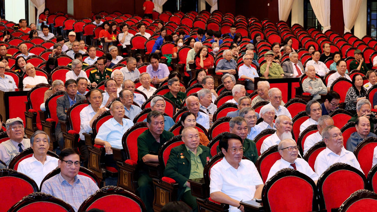 Các đại biểu tham dự buổi gặp mặt.