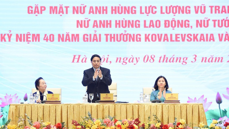 Thủ tướng Phạm Minh Chính chủ trì gặp mặt các nữ Anh hùng Lực lượng vũ trang nhân dân, nữ Anh hùng lao động, nữ tướng; Lễ kỷ niệm và trao Giải thưởng Kovalevskaia năm 2024. (Ảnh: TRẦN HẢI)
