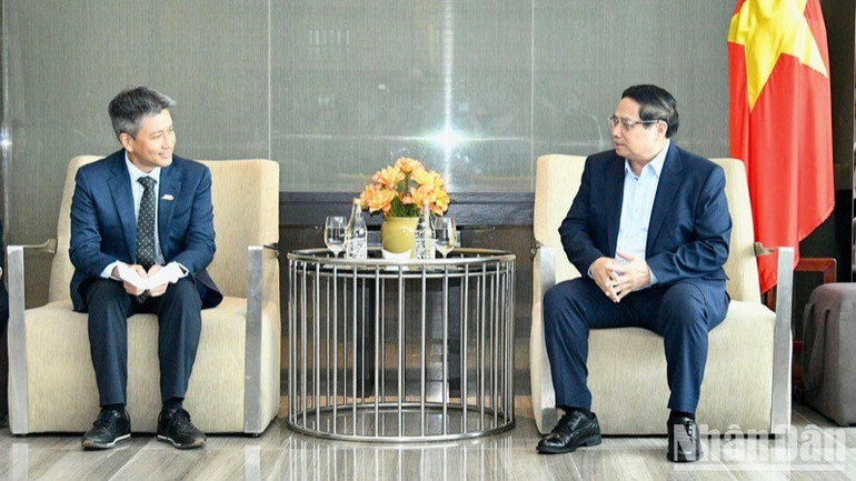 Thủ tướng Phạm Minh Chính tiếp ông Kulachet Dharachandra - Tổng Giám đốc Công ty TNHH Hóa dầu Long Sơn (LSP). (Ảnh: THANH GIANG)