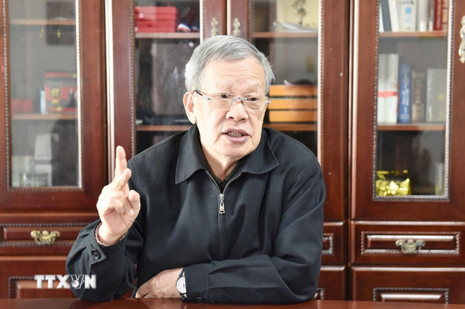 Chuyên gia nghiên cứu về Việt Nam Lăng Đức Quyền trả lời phỏng vấn phóng viên TTXVN tại Trung Quốc. (Ảnh: Công Tuyên/TTXVN) Chuyên gia nghiên cứu về Việt Nam Lăng Đức Quyền trả lời phỏng vấn phóng viên TTXVN tại Trung Quốc. (Ảnh: Công Tuyên/TTXVN)