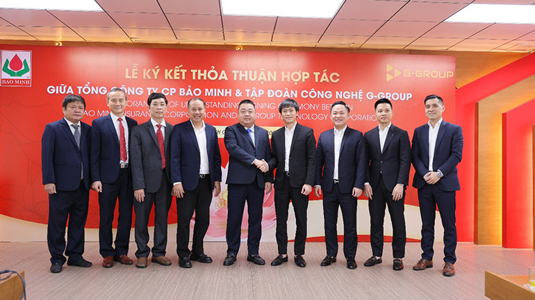 Lãnh đạo 2 bên chụp ảnh lưu niệm.