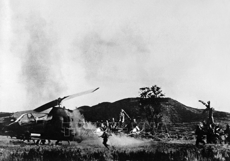 Bộ đội ta giải phóng Đắc Tô - Tân Cảnh (Kon Tum). (Ảnh: Lương Biên-TTXVN)