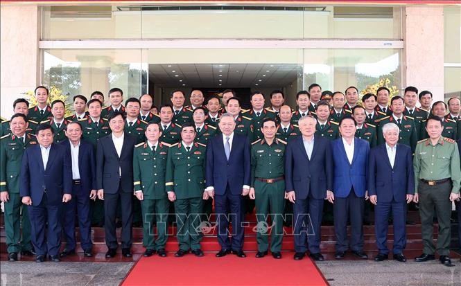 Tổng Bí thư Tô Lâm với các đại biểu chụp ảnh chung.