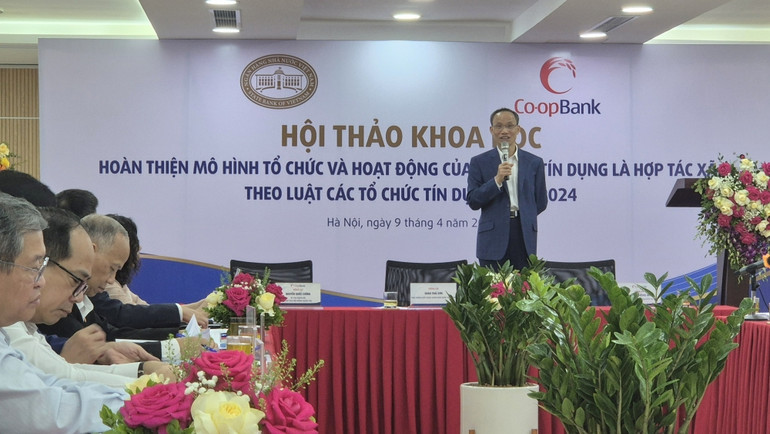 TS Cấn Văn Lực, chuyên gia Kinh tế trưởng BIDV kiêm Giám đốc Viện Đào tạo và Nghiên cứu BIDV chia sẻ tại hội thảo. TS Cấn Văn Lực, chuyên gia Kinh tế trưởng BIDV kiêm Giám đốc Viện Đào tạo và Nghiên cứu BIDV chia sẻ tại hội thảo.