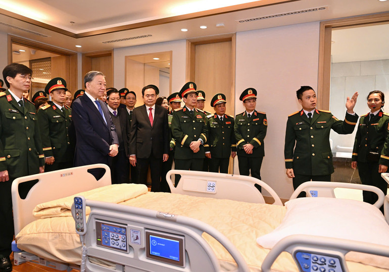 Tổng Bí thư Tô Lâm, Chủ tịch Quốc hội Trần Thanh Mẫn và các đại biểu thăm Viện Bảo vệ, chăm sóc sức khỏe cán bộ Trung ương. (ĐĂNG ANH - VIỆT TRUNG)