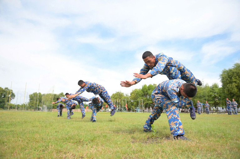 Huấn luyện võ tay không của bộ đội Hải quân. (Ảnh: PTB)