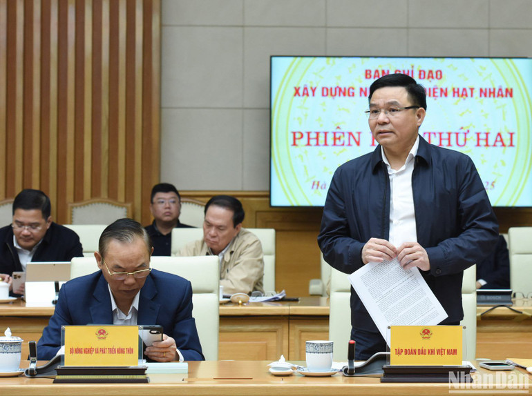 Chủ tịch Hội đồng thành viên Petrovietnam Lê Mạnh Hùng phát biểu ý kiến tại phiên họp. (Ảnh: TRẦN HẢI).