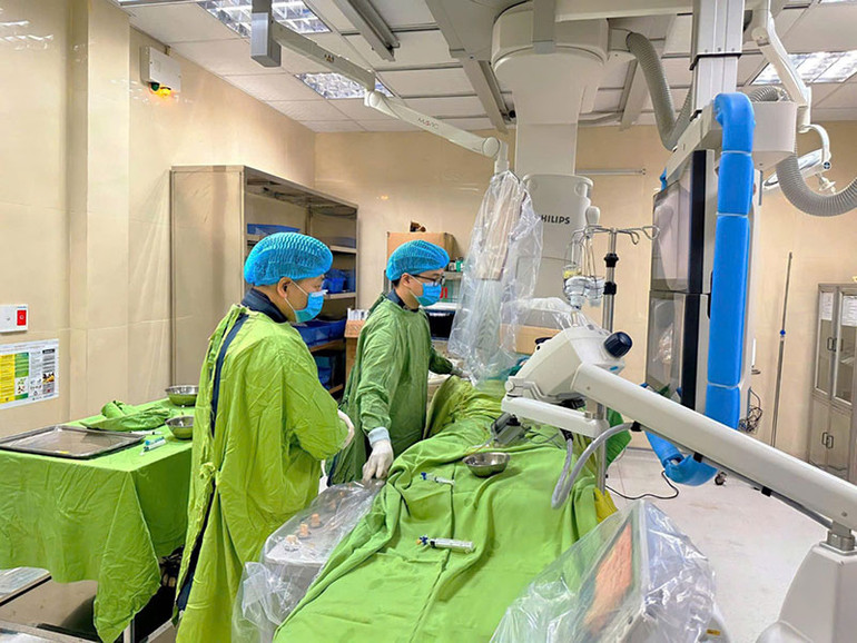 Nút mạch u gan trên hệ thống chụp mạch số hóa xóa nền DSA tại Bệnh viện đa khoa tỉnh Thái Bình.