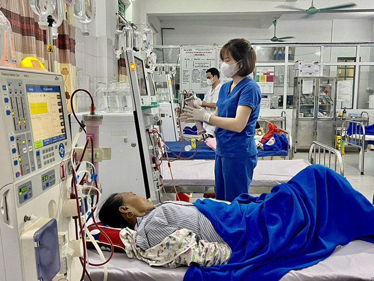 Chạy thận nhân tạo tại Bệnh viện đa khoa Nam Tiền Hải, tỉnh Thái Bình.