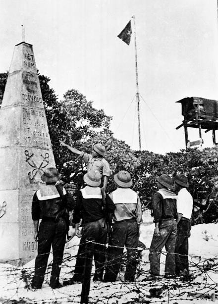 Việc chớp thời cơ giải phóng quần đảo Trường Sa là chiến công có ý nghĩa chiến lược đặc biệt quan trọng của lực lượng Đặc công Hải quân trong cuộc Tổng tiến công và nổi dậy mùa Xuân 1975. Trong ảnh: Bộ đội Đặc công hải quân trên đảo Trường Sa được giải phóng, ngày 29/4/1975. (Ảnh: Tư liệu TTXVN) Việc chớp thời cơ giải phóng quần đảo Trường Sa là chiến công có ý nghĩa chiến lược đặc biệt quan trọng của lực lượng Đặc công Hải quân trong cuộc Tổng tiến công và nổi dậy mùa Xuân 1975. Trong ảnh: Bộ đội Đặc công hải quân trên đảo Trường Sa được giải phóng, ngày 29/4/1975. (Ảnh: Tư liệu TTXVN)