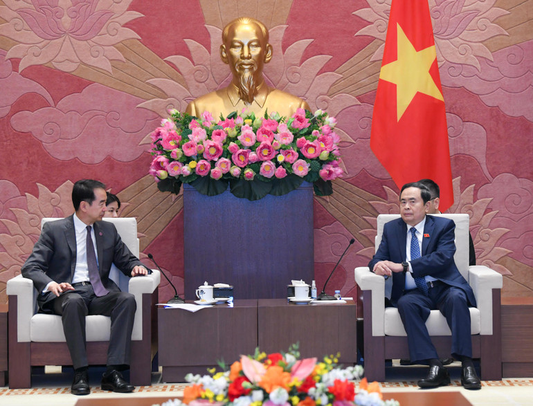 Chủ tịch Quốc hội Trần Thanh Mẫn tiếp Đại sứ Trung Quốc Hà Vĩ. (Ảnh: DUY LINH)