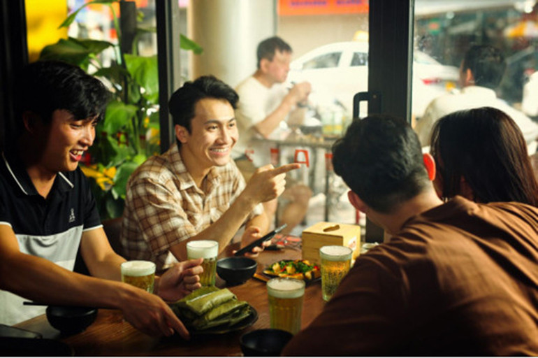 Bia Hơi Hà Nội - Vị bia gắn kết những khoảnh khắc ngày hè.