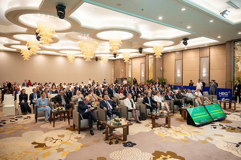 Các nghị sĩ, đại biểu Quốc hội/nghị viện nhiều quốc gia tham dự Hội nghị chiều nay tại thành phố Cần Thơ. (Ảnh: PHẠM THẮNG)