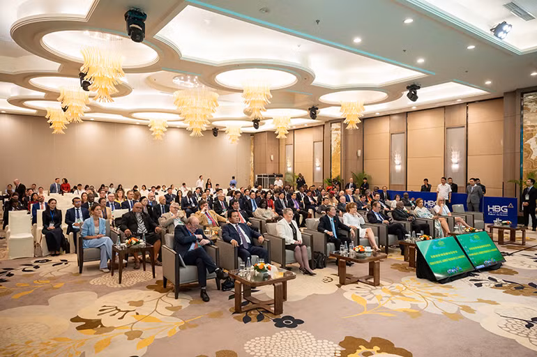 Các nghị sĩ, đại biểu Quốc hội/nghị viện nhiều quốc gia tham dự Hội nghị chiều nay tại thành phố Cần Thơ. (Ảnh: PHẠM THẮNG)