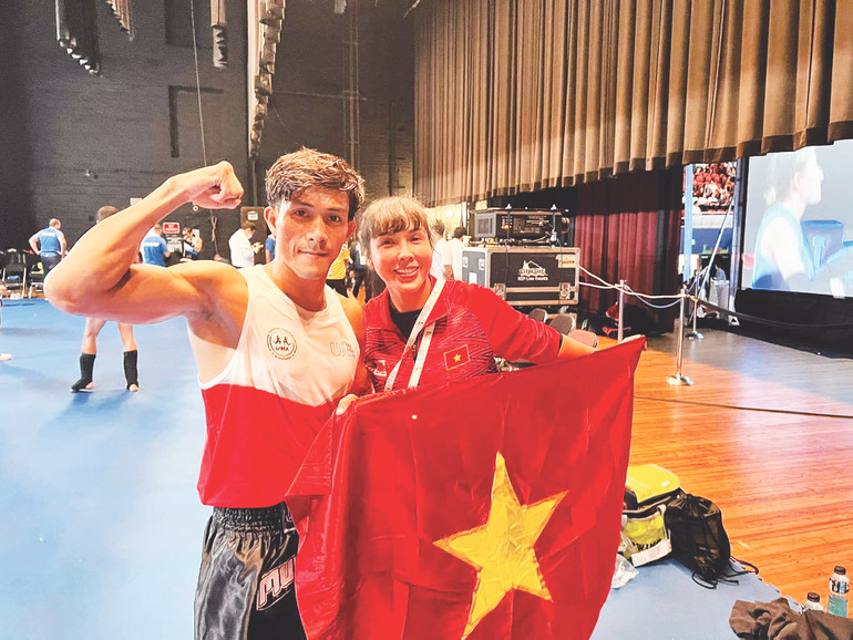 Duy Nhất và vợ. Ảnh trong bài: QUYẾT NGUYỄN Duy Nhất và vợ. Ảnh trong bài: QUYẾT NGUYỄN