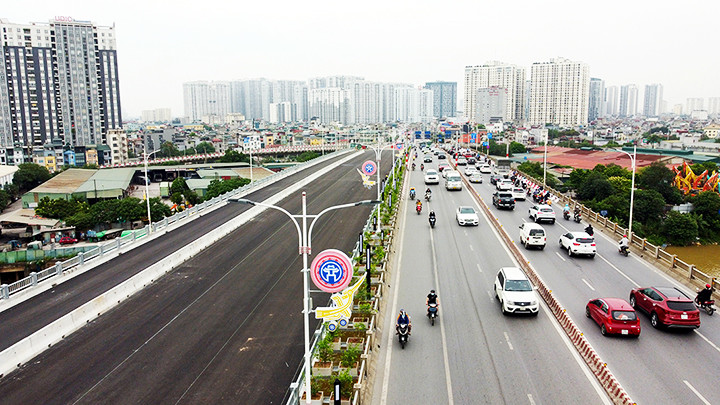 Vĩnh Tuy 2 là cầu đầu tiên tại Hà Nội có làn đường dành riêng cho xe bus. Vĩnh Tuy 2 là cầu đầu tiên tại Hà Nội có làn đường dành riêng cho xe bus.