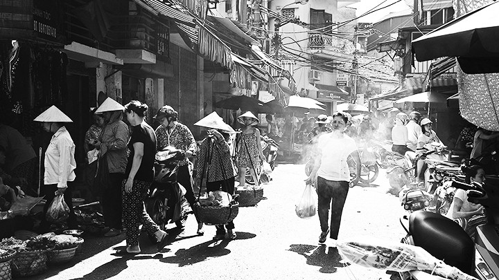 Chợ ngõ sớm mai.