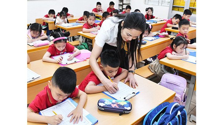 Rèn những nét chữ.