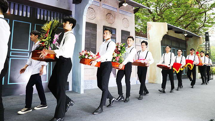 Đám hỏi của người Hà Nội xưa nhà trai thường chuẩn bị chín tráp.