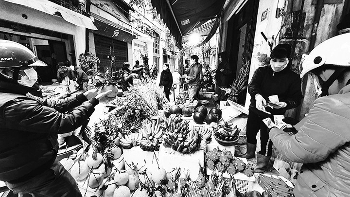 Tấp nập ngày rằm.