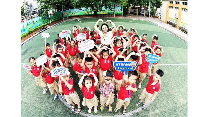 Cô và trò Trường tiểu học Vĩnh Hưng, quận Hoàng Mai (Hà Nội).