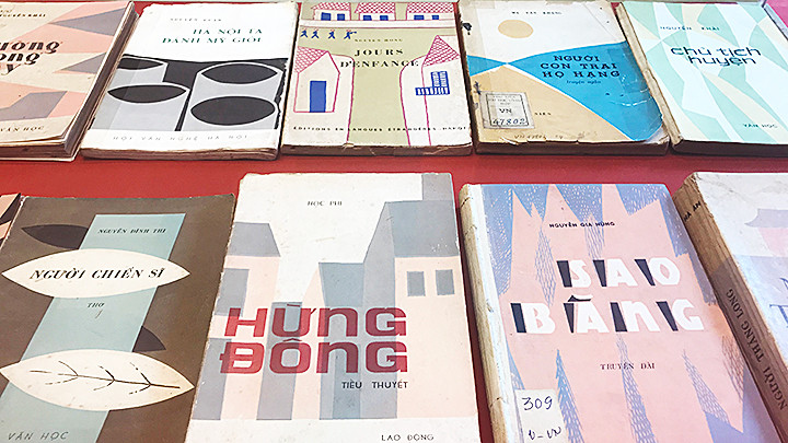 Một số bìa sách do nhạc sĩ Văn Cao vẽ. Ảnh: QUANG HƯNG