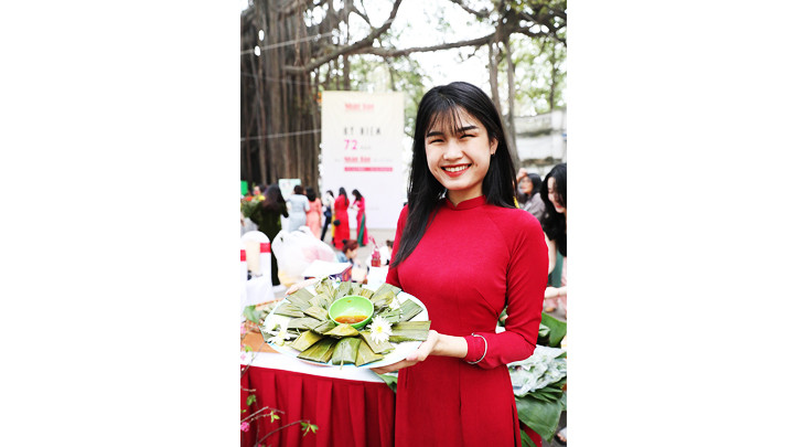 Nhiều đặc sản vùng miền góp mặt tại ngày hội.