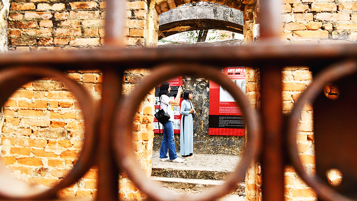 Nhà tù Sơn La được xếp hạng là Di tích quốc gia đặc biệt. Nhà tù Sơn La được xếp hạng là Di tích quốc gia đặc biệt.