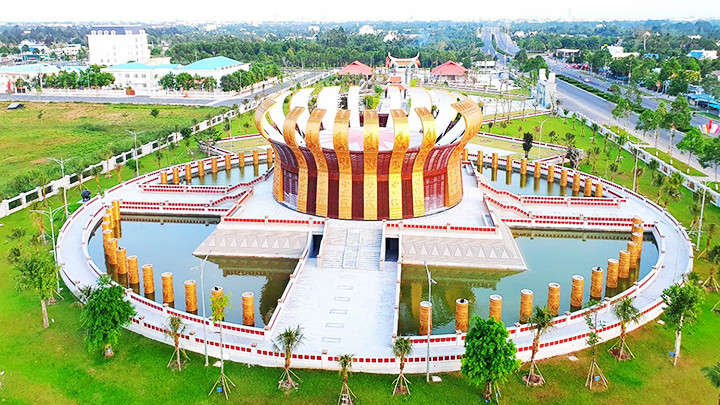 Đền thờ các Vua Hùng tại thành phố Cần Thơ được Văn Phú - Invest dành nhiều tâm huyết xây dựng và đã trao tặng cho thành phố Cần Thơ.