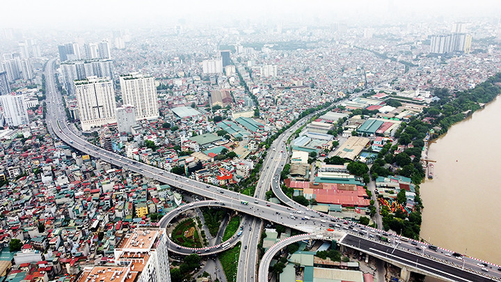 Điểm đầu cầu giao với đường Nguyễn Khoái và phố Minh Khai. Điểm đầu cầu giao với đường Nguyễn Khoái và phố Minh Khai.