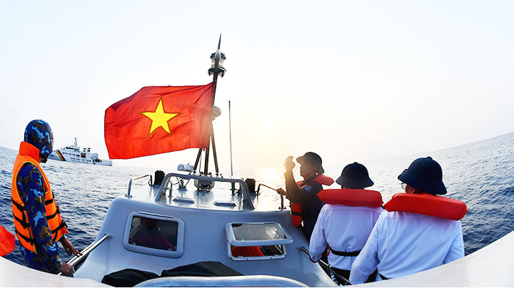 Những cột mốc di động khẳng định chủ quyền trên Biển Đông.