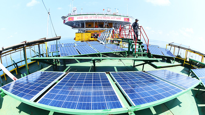 Hệ thống pin năng lượng mặt trời được lắp đặt.