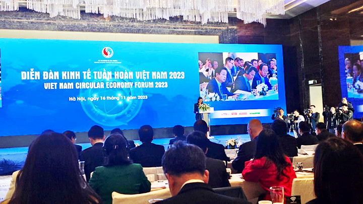 Toàn cảnh Diễn đàn kinh tế tuần hoàn.