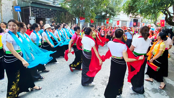 Vũ điệu kết đoàn.