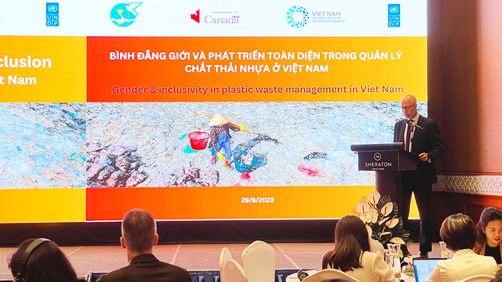 Đại sứ Canada tại Việt Nam Shawn Steil phát biểu tại Hội thảo.