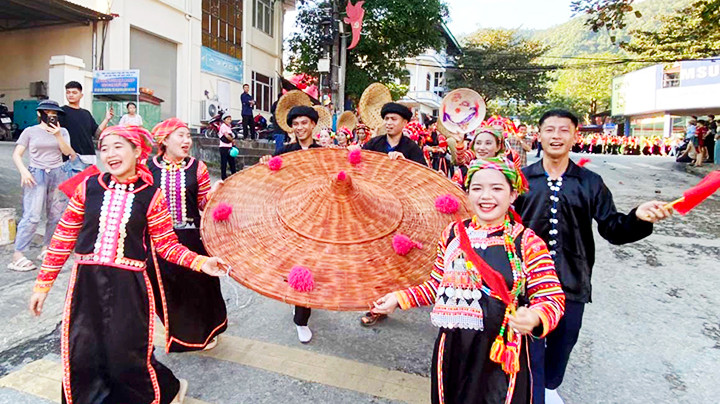 Mỗi dân tộc có những nét văn hóa đặc sắc riêng.