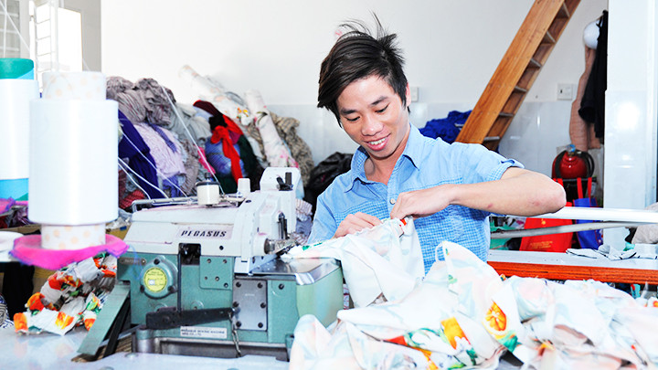 Doanh nghiệp xuất khẩu hàng may mặc có thể phục hồi từ quý IV/2023. Ảnh: HẢI NAM