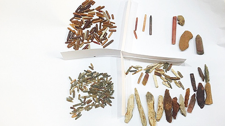 Các mũi khoan đá khai quật được tại di chỉ Thác Hai.