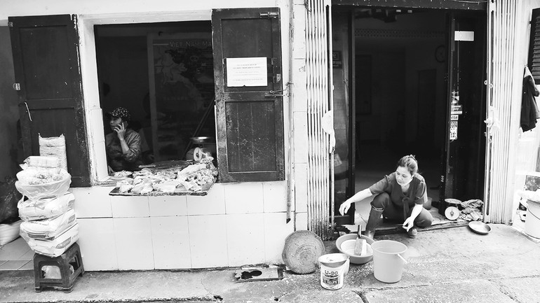 Quầy hàng ở ngõ Yên Thái.