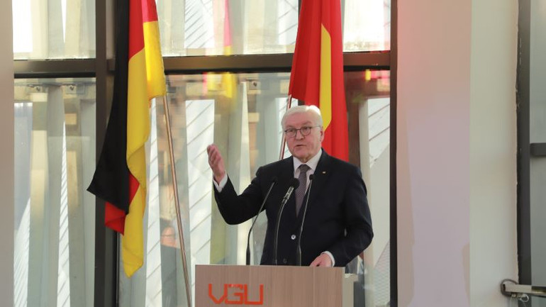 Tổng thống Frank-Walter Steinmeier phát biểu ý kiến.