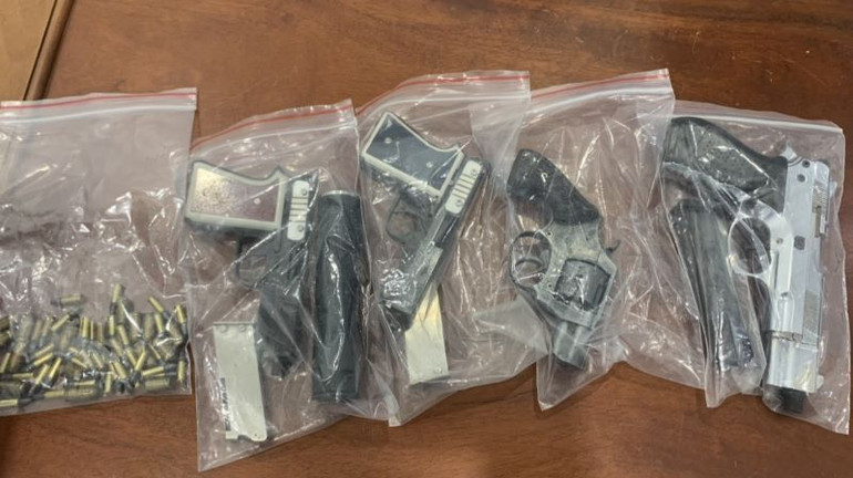 Súng và đạn do đối tượng Trần Duy Thiên cất giữ.